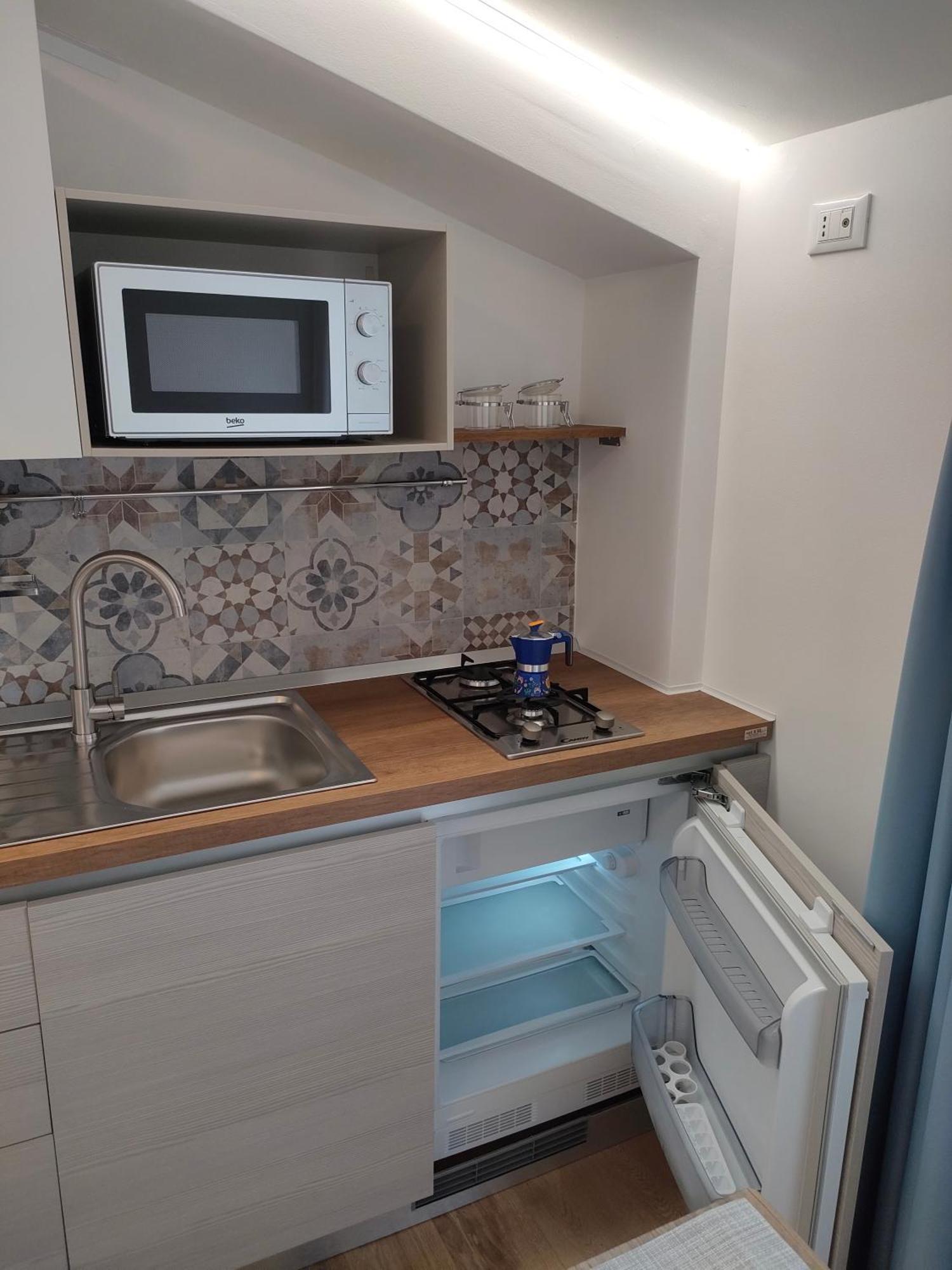 Dh Studio Apartments Кастелламмаре-дель-Голфо Экстерьер фото